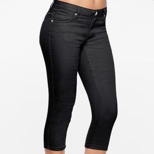 Venus black jean Capri